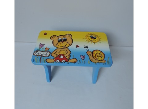 Dřevěná stolička-medvídek