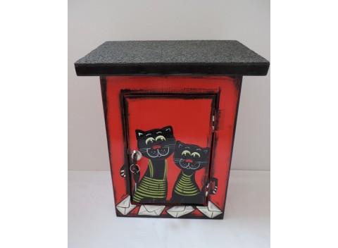 Poštovní schránka červená Kočky